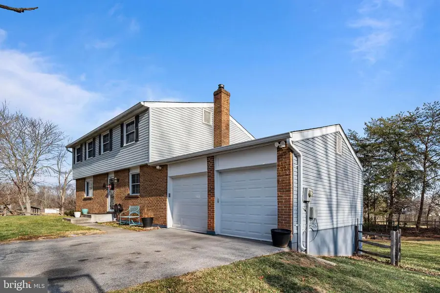 19004 Hempstone Ct, Poolesville, MD 20837 - Image #3