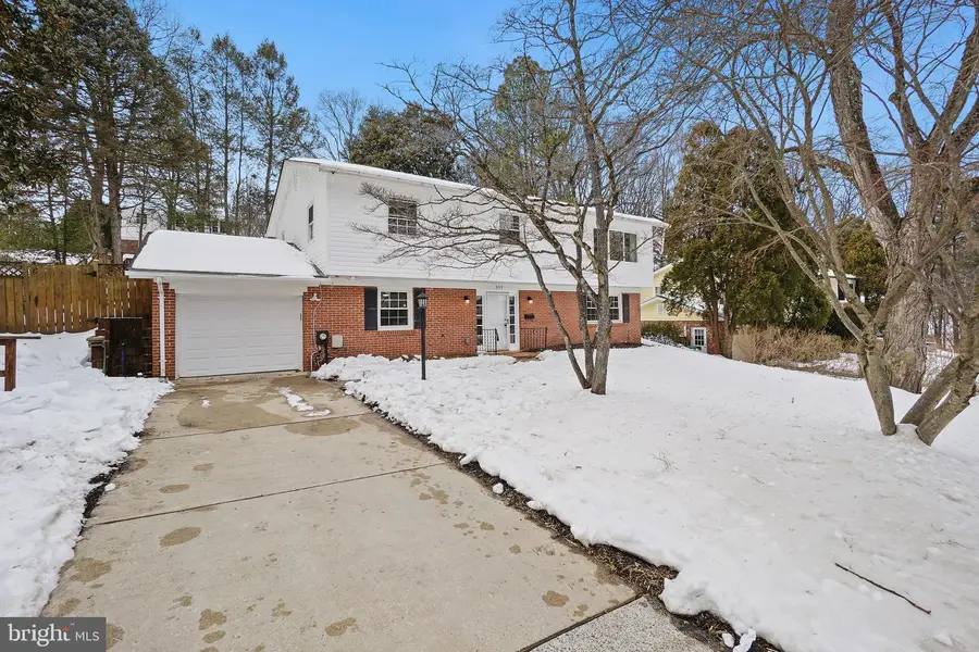 889 Diamond Dr, Gaithersburg, MD 20878 - #2