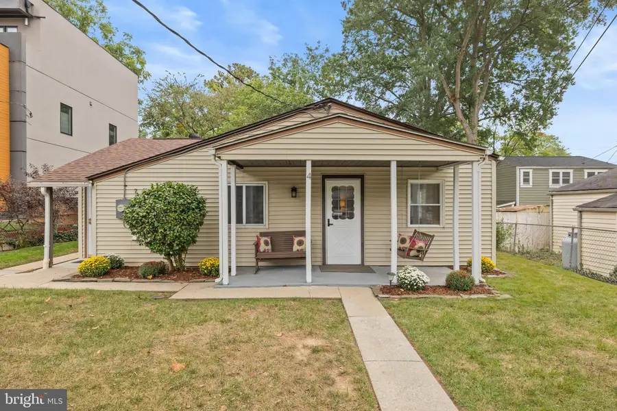 4 Russell Rd, Cabin John, MD 20818 - Image #2