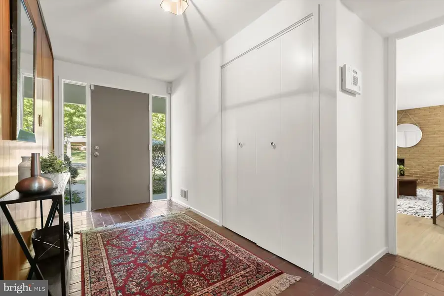 8210 Stone Trail Dr, Bethesda, MD 20817 - #3