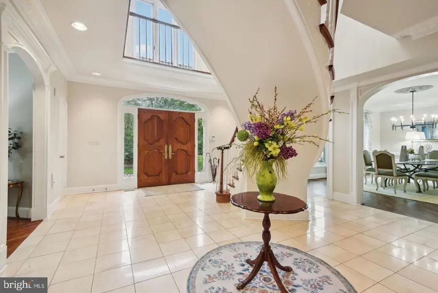 9939 Bentcross Dr, Potomac, MD 20854 - Image #3