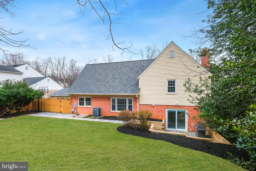 1392 Kersey Ln, Potomac, MD 20854 - Image #2