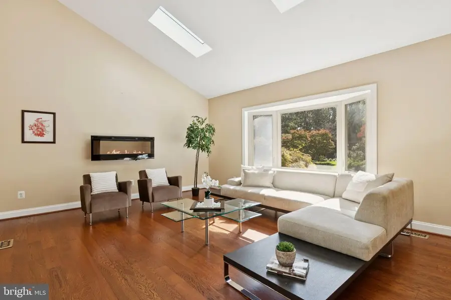 8033 Cypress Grove Ln, Cabin John, MD 20818 - Image #3