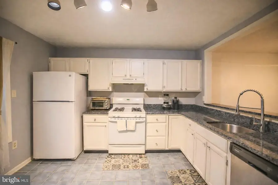 946 Windbrooke Dr #946, Gaithersburg, MD 20879 - Image #2