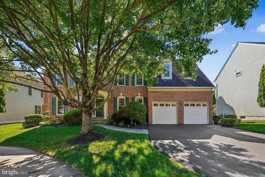 10606 Maplecrest Ln, Potomac, MD 20854 - Image #3
