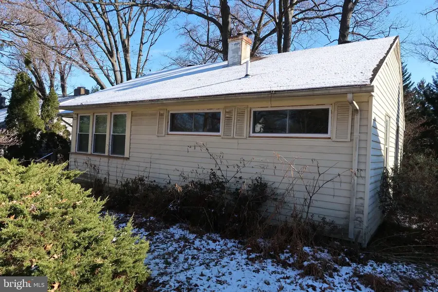 1229 Simmons Dr, Rockville, MD 20851 - Image #3