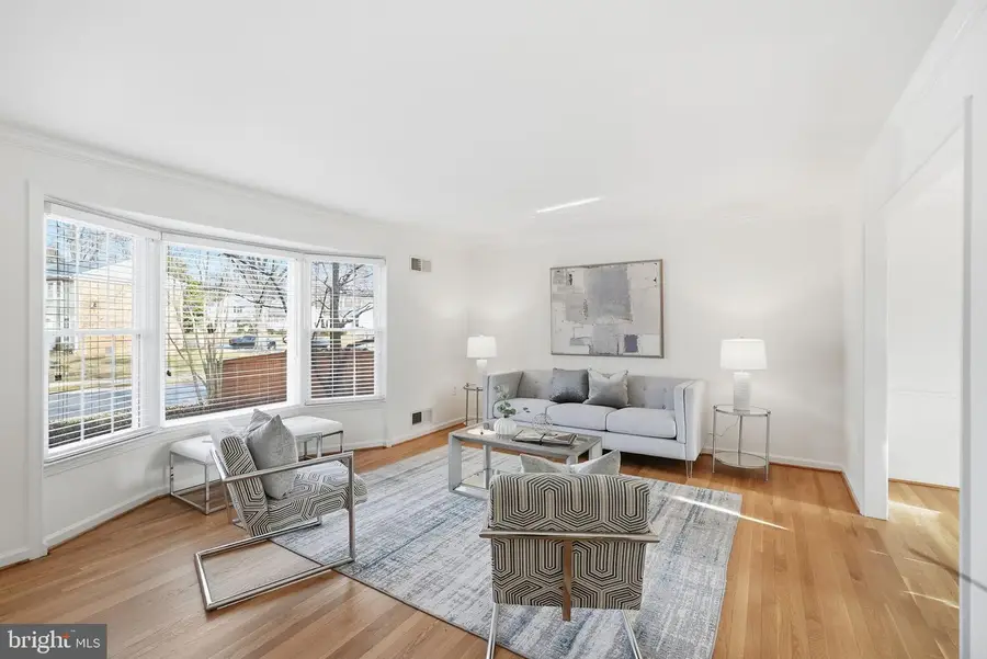 8802 Liberty Ln, Potomac, MD 20854 - Image #3