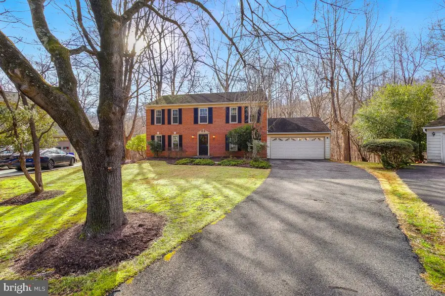 10 Colebrook Ct, Potomac, MD 20854 - Image #2