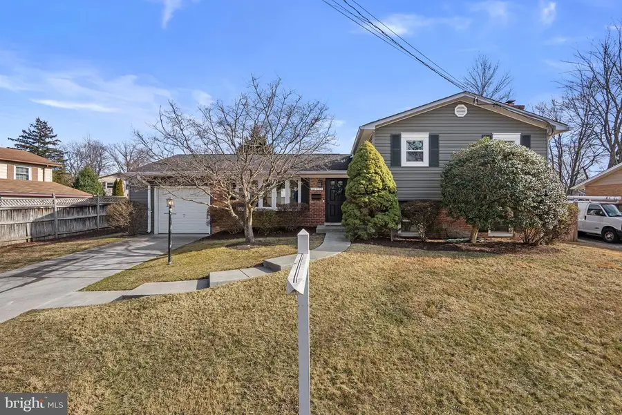 14211 Dennington Pl, Rockville, MD 20853 - Image #2