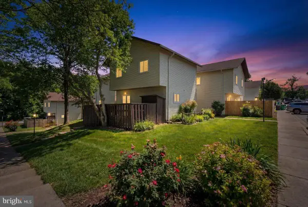 46 State Ct #98, GAITHERSBURG, MD 20877