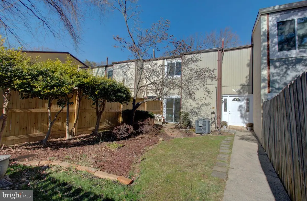 7687 Laytonia Dr, Gaithersburg, MD 20877 - Image #1