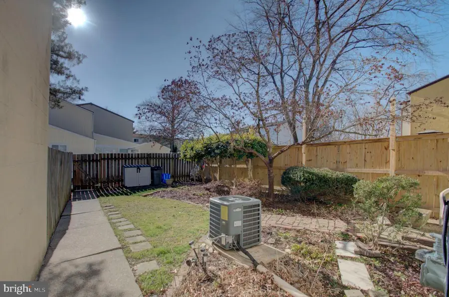 7687 Laytonia Dr, Gaithersburg, MD 20877 - Image #3