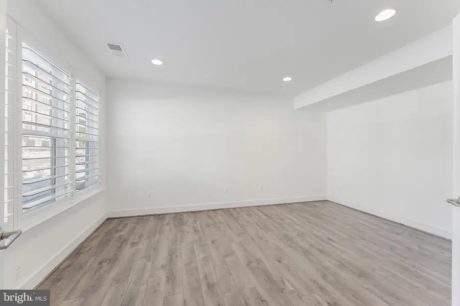 3510 Bellflower Ln, Rockville, MD 20852 - #3