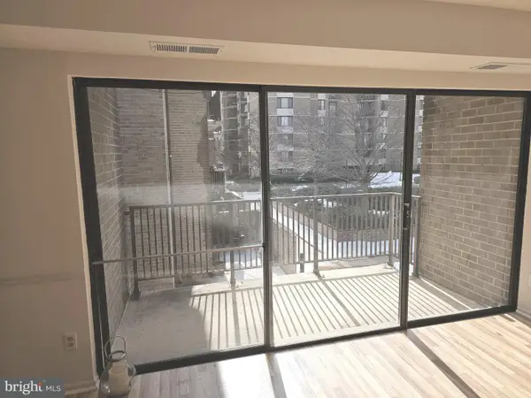 18 Monroe St #201, ROCKVILLE, MD 20850