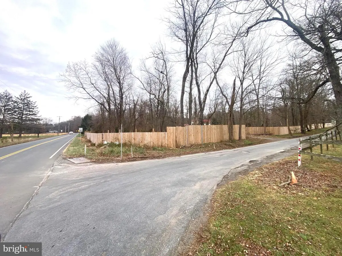 3738 Damascus Rd, Gaithersburg, MD 20882 - #1