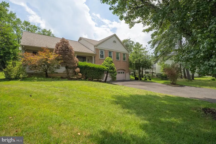 10 Pinto Ct, Rockville, MD 20850 - Image #2
