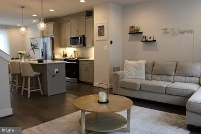 5040 Oakmoore Dr, Rockville, MD 20852 - Image #2