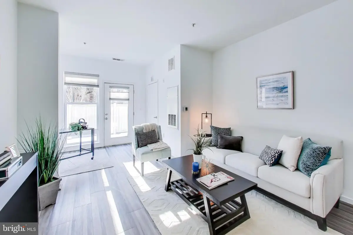 8045 Newell St #121, Silver Spring, MD 20910 - #1