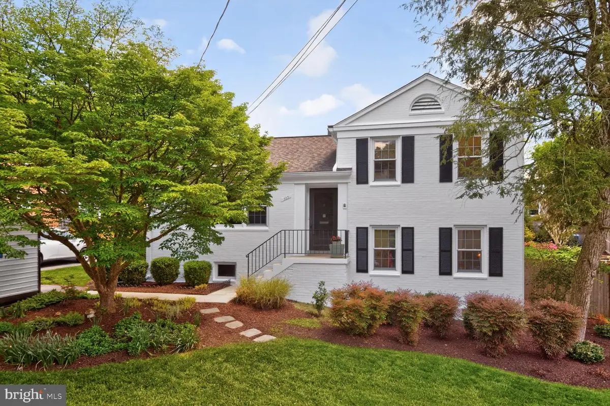 605 Blossom Dr, Rockville, MD 20850 - #1