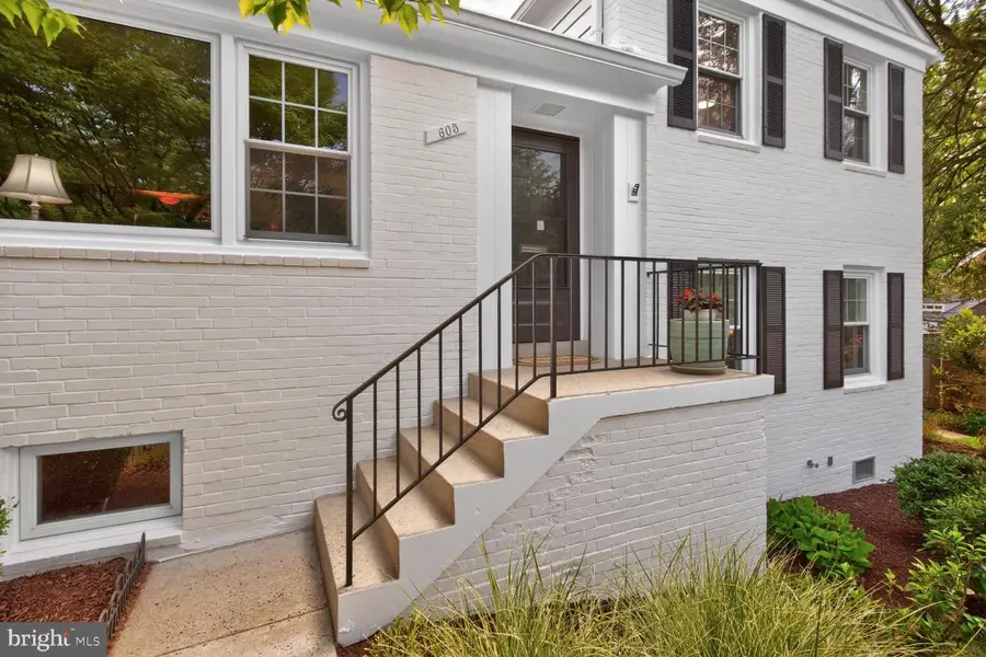 605 Blossom Dr, Rockville, MD 20850 - #2