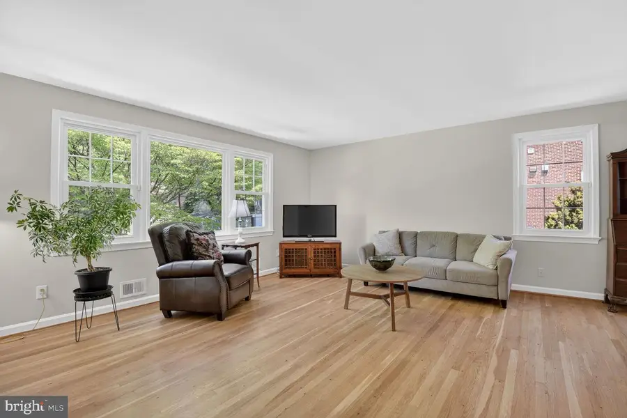 605 Blossom Dr, Rockville, MD 20850 - #3