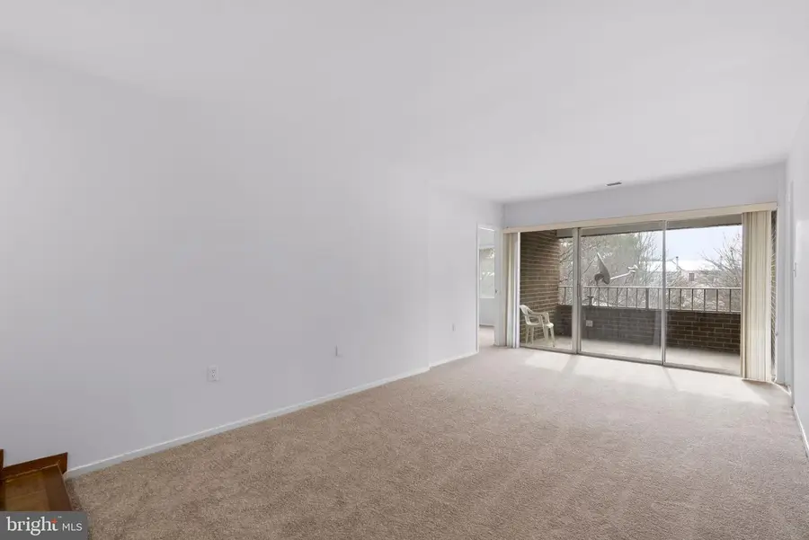 402 Girard St #11, Gaithersburg, MD 20877 - #3