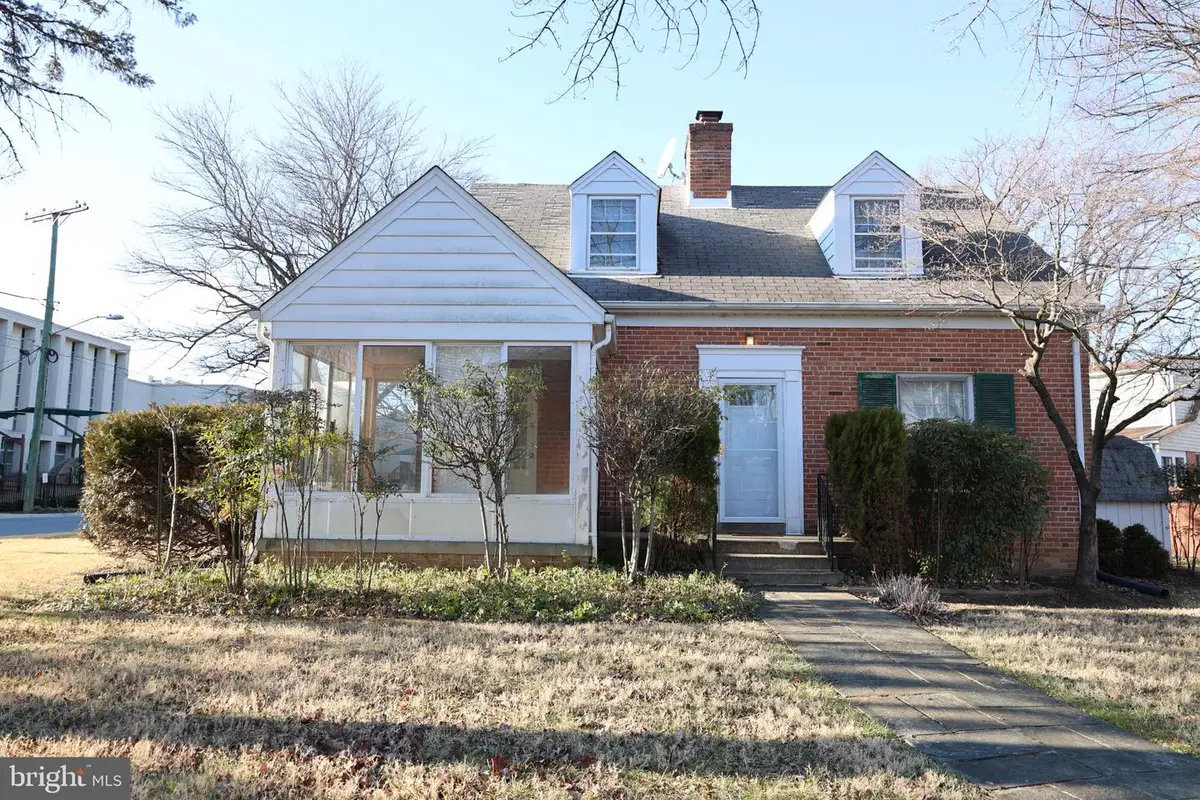 8208 Maple Ridge Rd, Bethesda, MD 20814 - #1