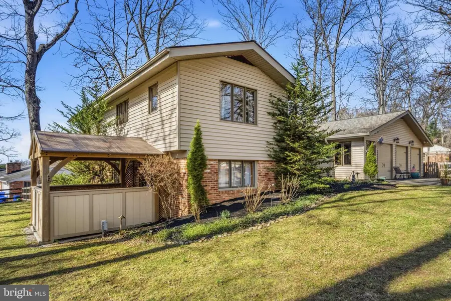 18900 Woodway Dr, Rockville, MD 20855 - #3