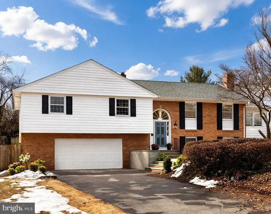 18901 Bloomfield Rd, Olney, MD 20832 - #1