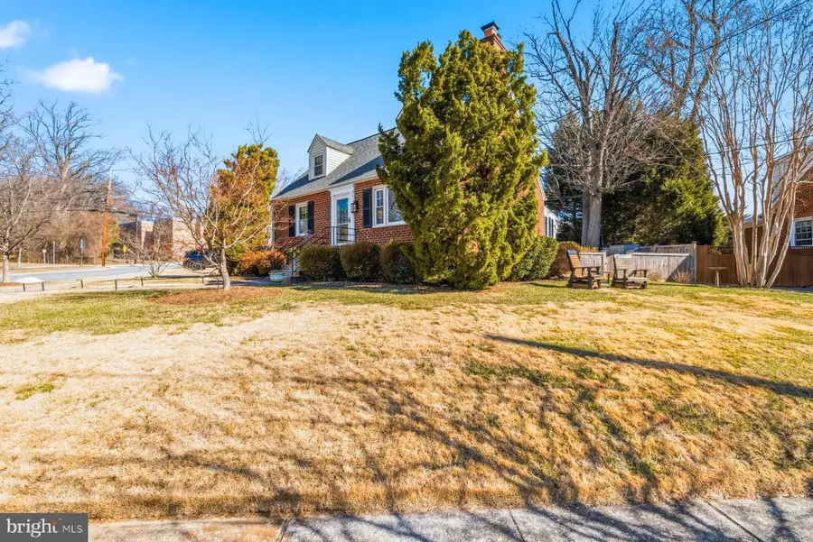 9225 Villa Dr, Bethesda, MD 20817 - #3