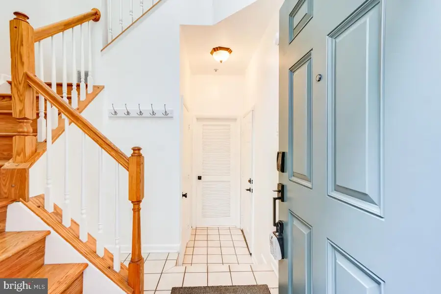 10305 Royal Woods Ct, Gaithersburg, MD 20886 - #2