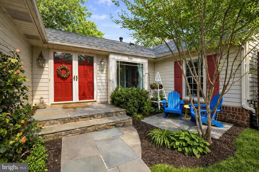 9201 Copenhaver Dr, Potomac, MD 20854 - #3