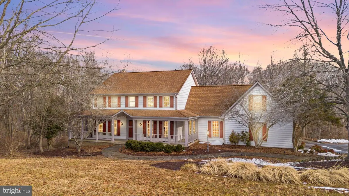 22109 Creekview Dr, Gaithersburg, MD 20882 - #1