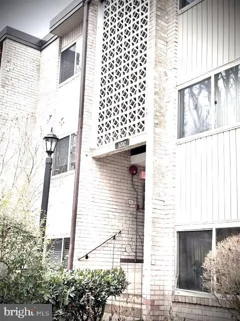 5202 Crossfield Ct #120, Rockville, MD 20852 - #1
