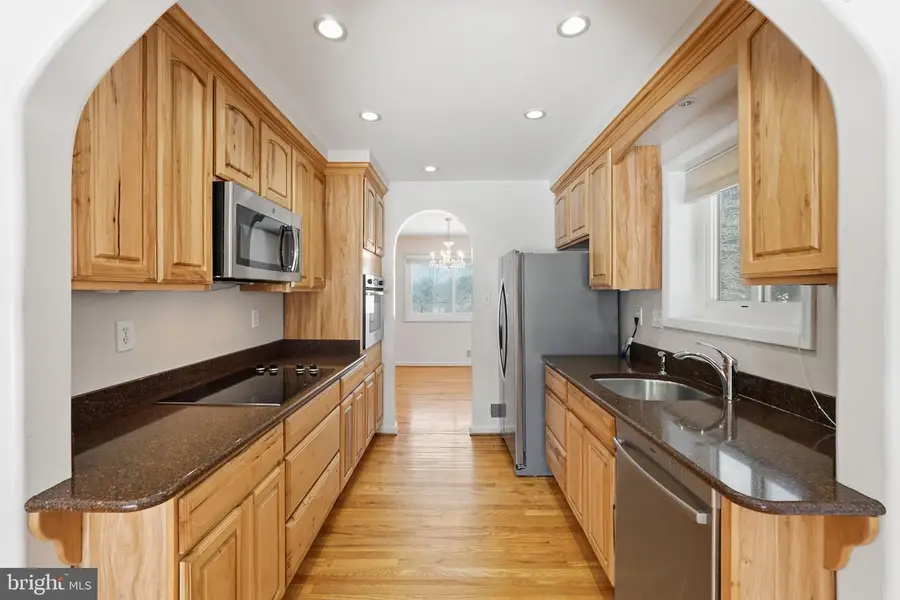 16 Clemson Ct, Rockville, MD 20850 - #3