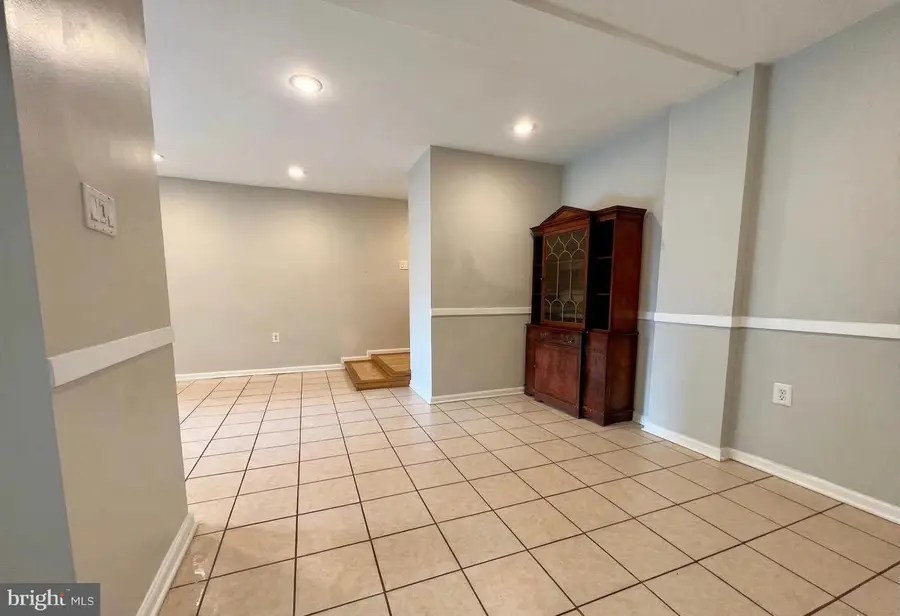 422 Girard St #t2, Gaithersburg, MD 20877 - #2