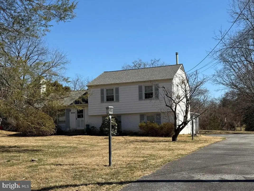 20909 Brooke Knolls Rd, Gaithersburg, MD 20882 - #1