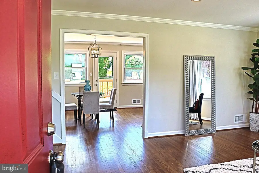 711 Woodburn Rd, Rockville, MD 20851 - #2