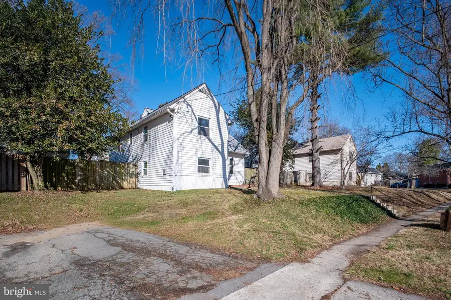 13306 Grenoble Dr, Rockville, MD 20853 - #2