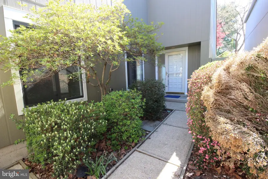 19109 Brooke Grove Ct, Montgomery Village, MD 20886 - #3