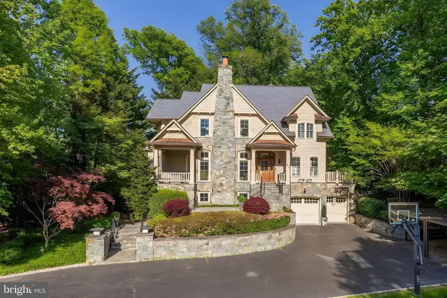 8819 Chalon Dr, Bethesda, MD 20817 - #2