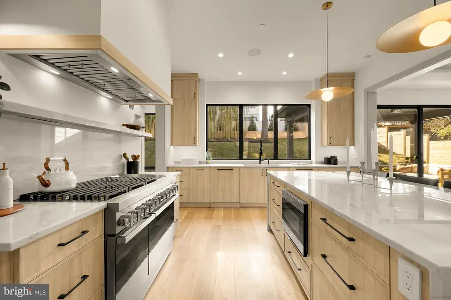 5828 Tanglewood Dr, Bethesda, MD 20817 - #2