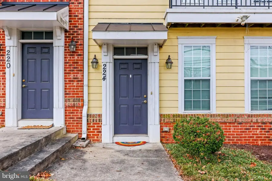 224 N Summit Ave, Gaithersburg, MD 20877 - #2