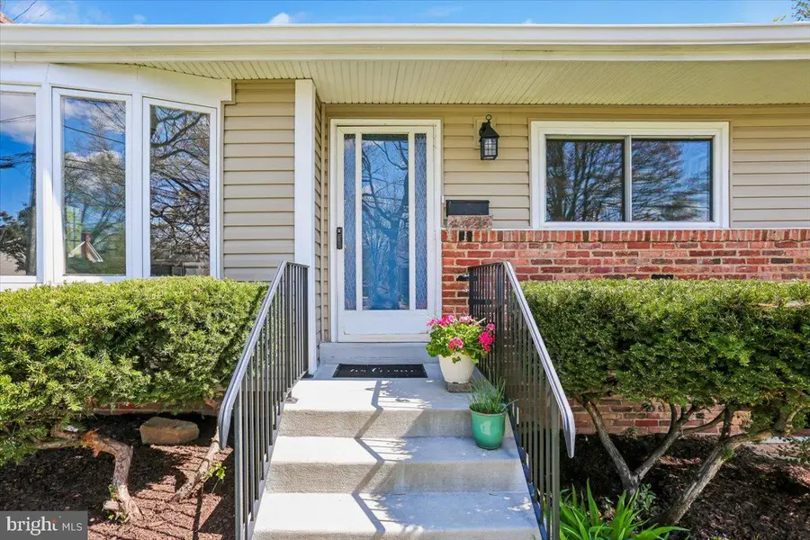 4423 Renn St, Rockville, MD 20853 - #3