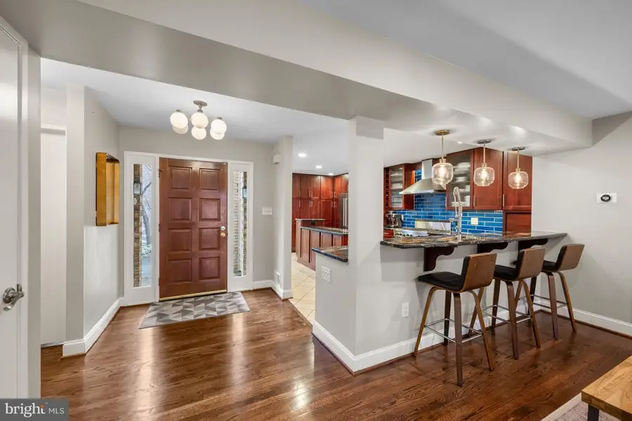 10806 Whiterim Dr, Potomac, MD 20854 - #2