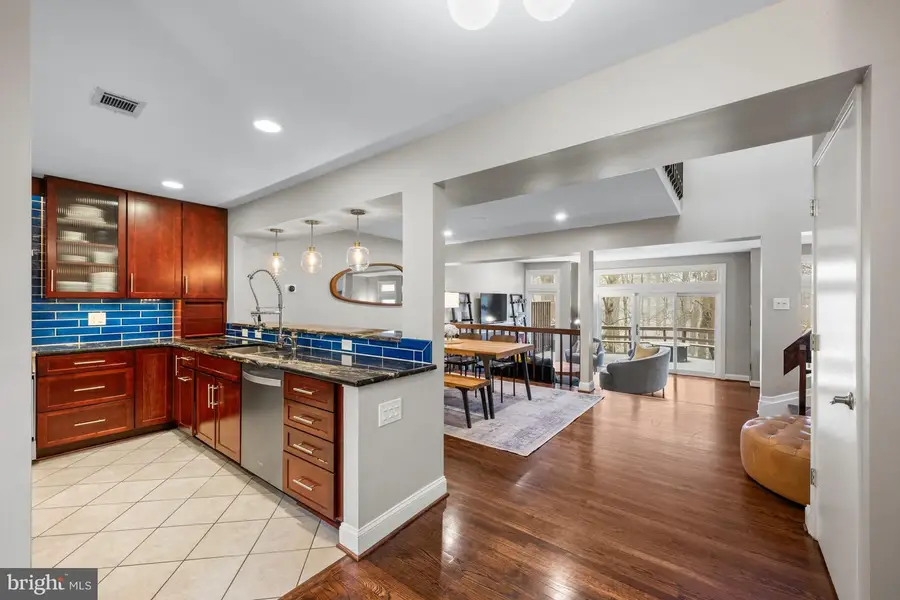 10806 Whiterim Dr, Potomac, MD 20854 - #3