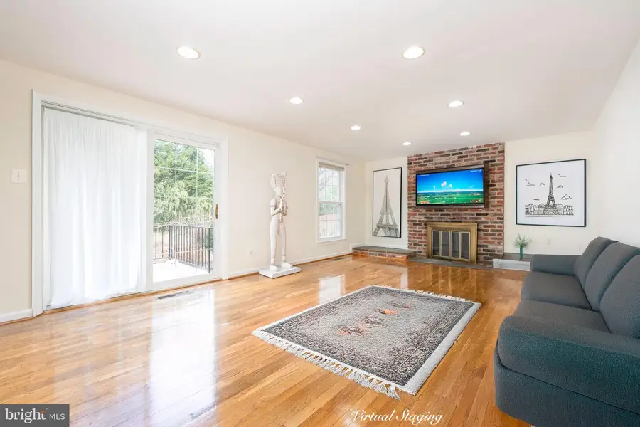 9125 Copenhaver Dr, Potomac, MD 20854 - #3