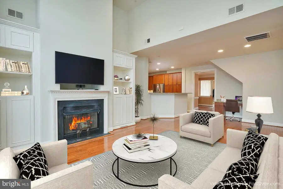 300 Lisa Oaks Way, Rockville, MD 20850 - #2