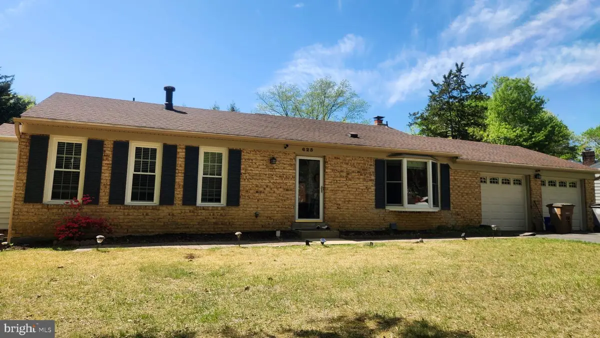 625 Watts Branch Pkwy, Potomac, MD 20854 - #1