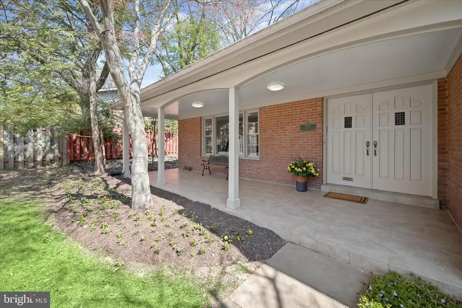 7001 Hopewood St, Bethesda, MD 20817 - #2